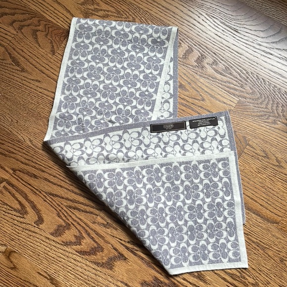 EUC Coach Wool Scarf Reversible Metallic - Picture 2 of 4